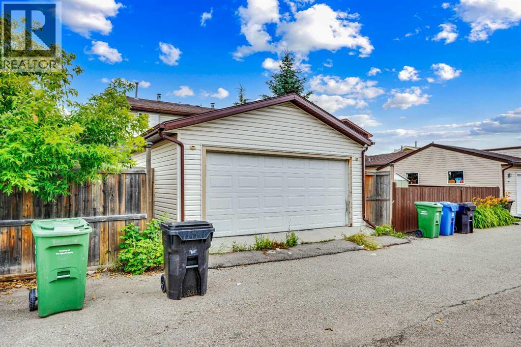 Single Family House for Sale in  Templeridge Crescent NE Temple Calgary 