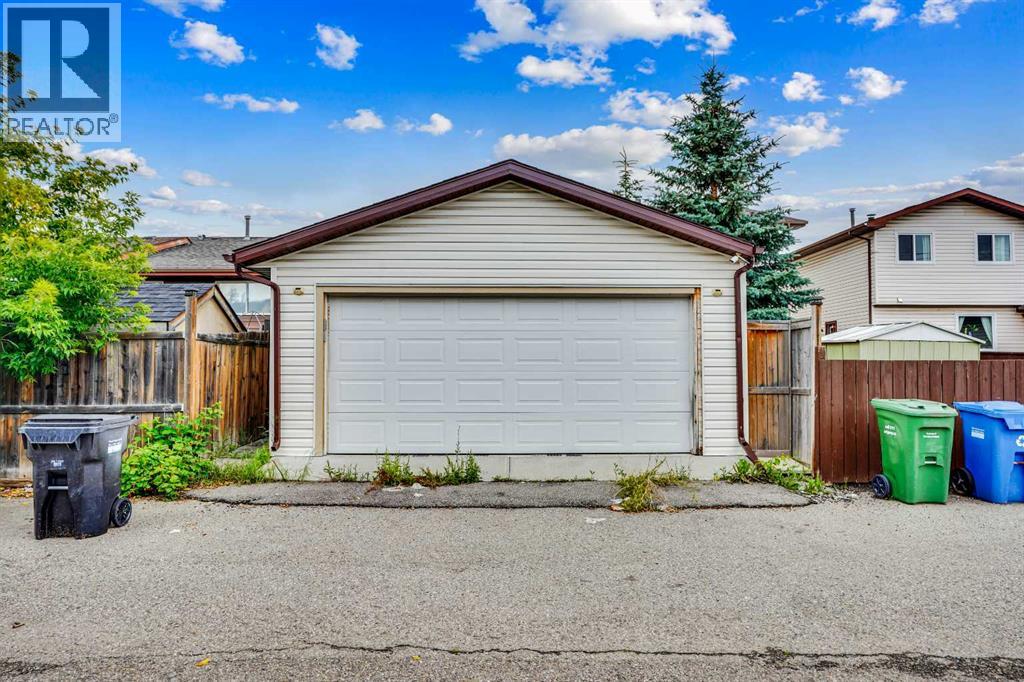 Single Family House for Sale in  Templeridge Crescent NE Temple Calgary 