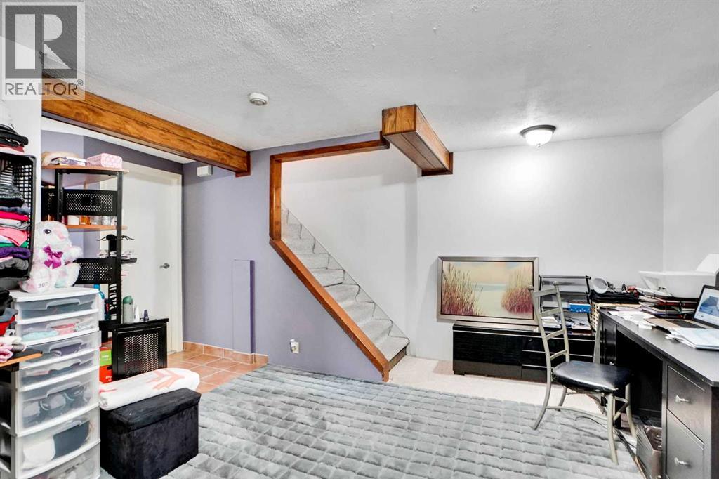 Single Family House for Sale in  Templeridge Crescent NE Temple Calgary 