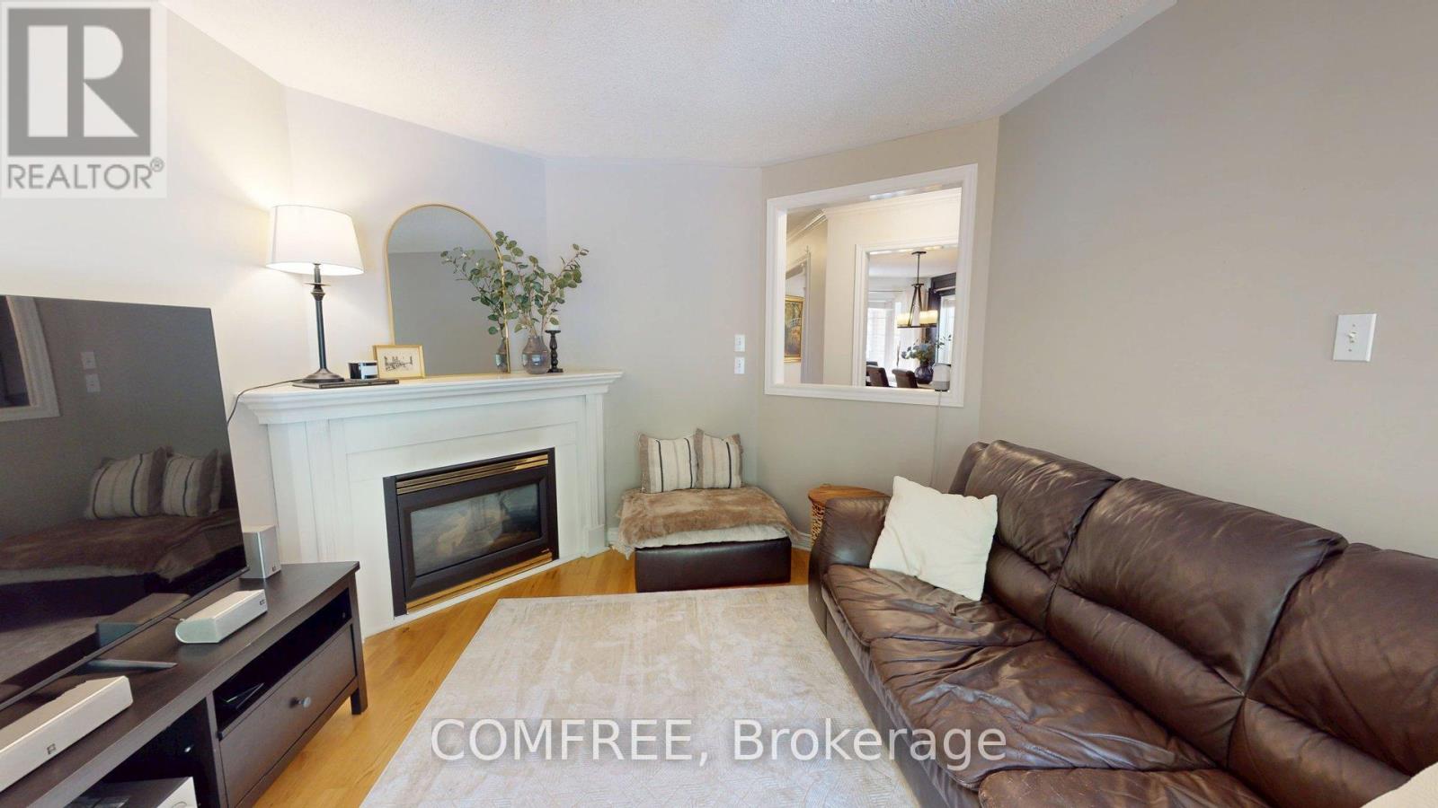 Photo 35 of 27 Markwood Crescent, Whitby ON
