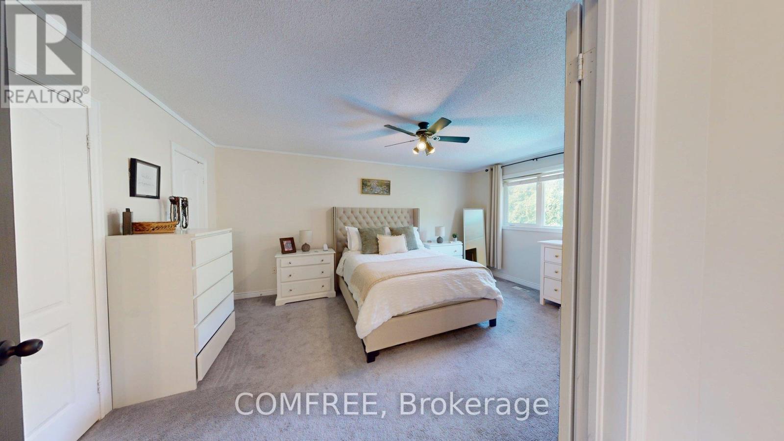 Photo 10 of 27 Markwood Crescent, Whitby ON
