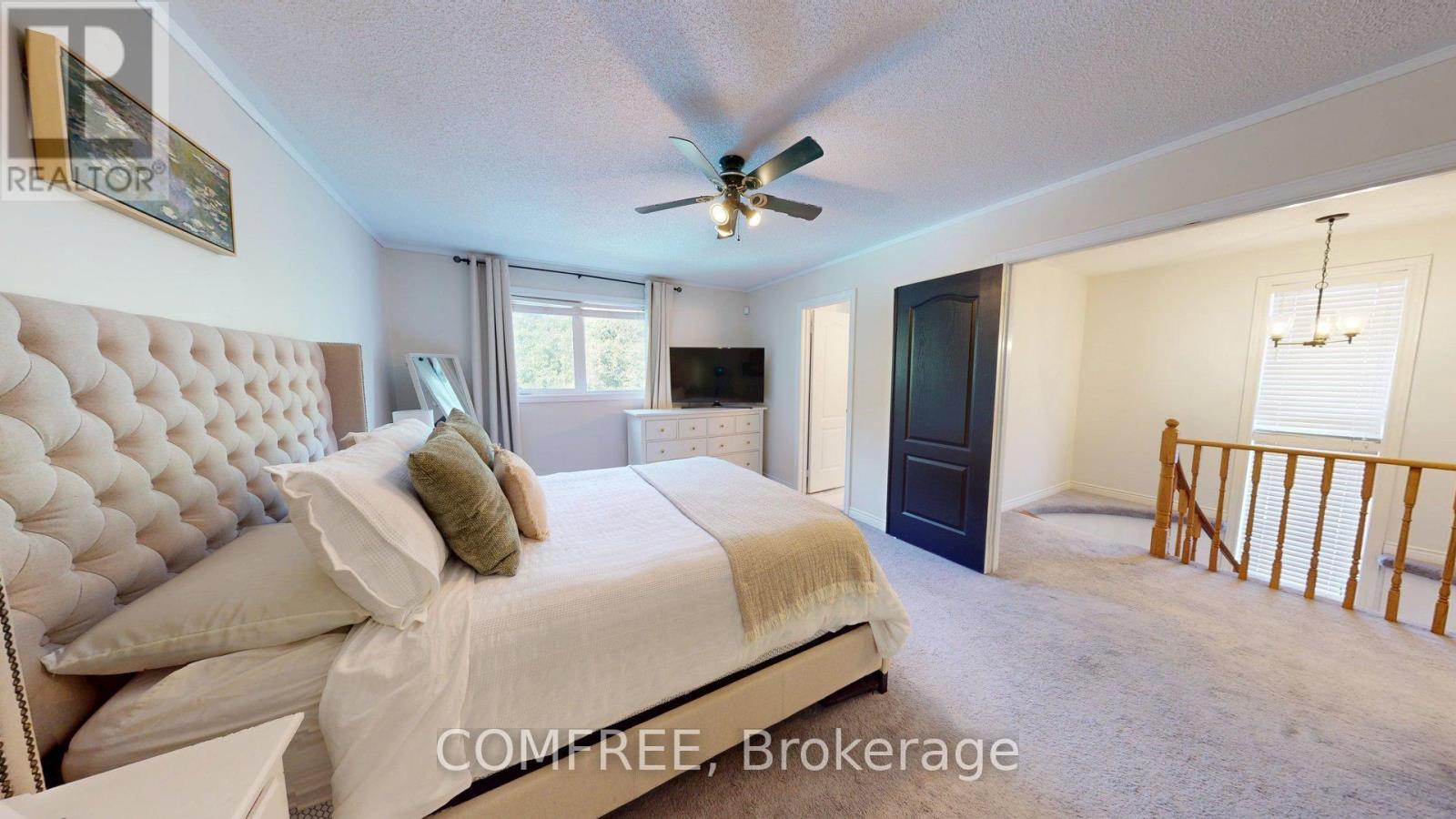 Photo 18 of 27 Markwood Crescent, Whitby ON