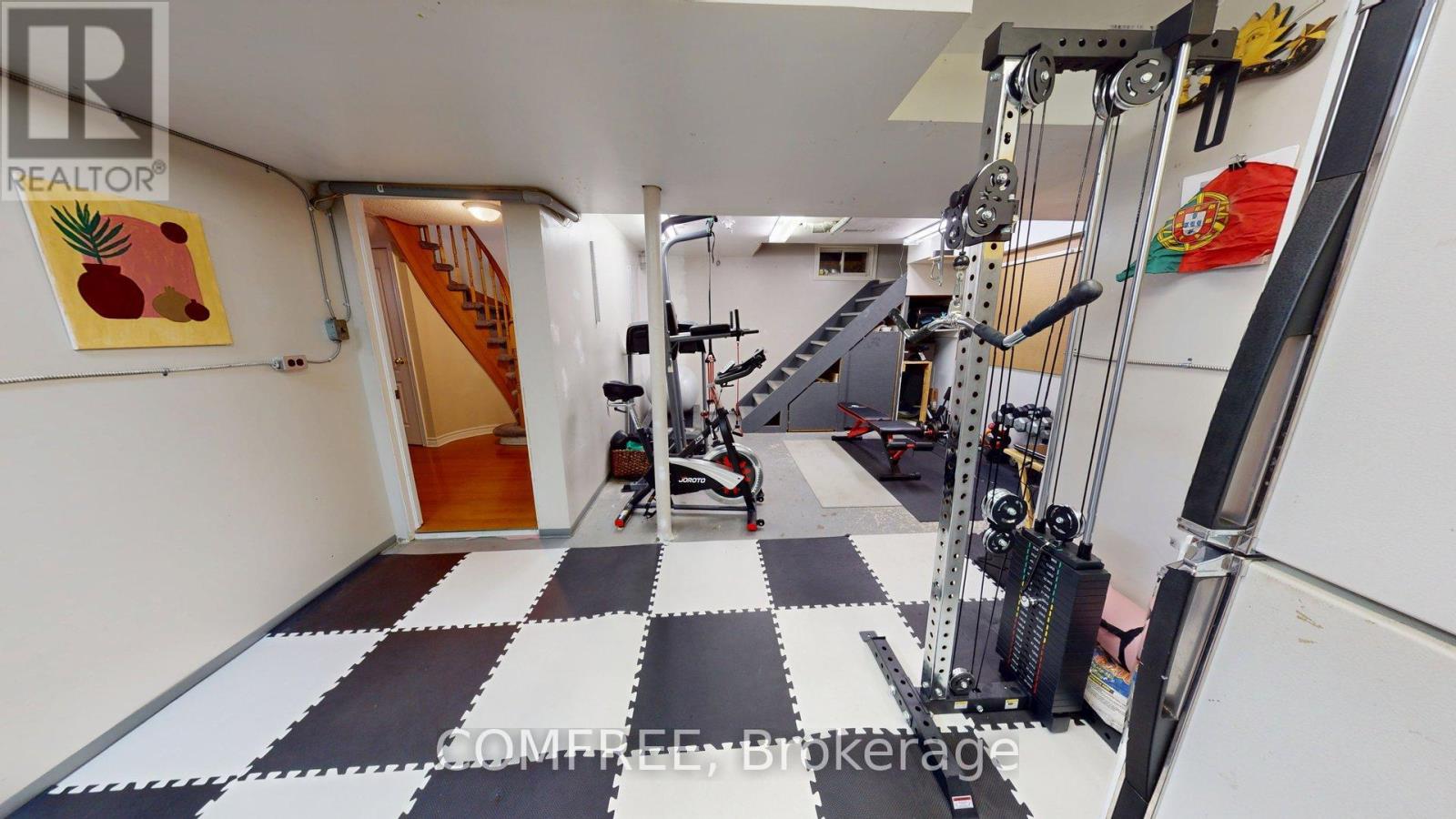 Photo 38 of 27 Markwood Crescent, Whitby ON