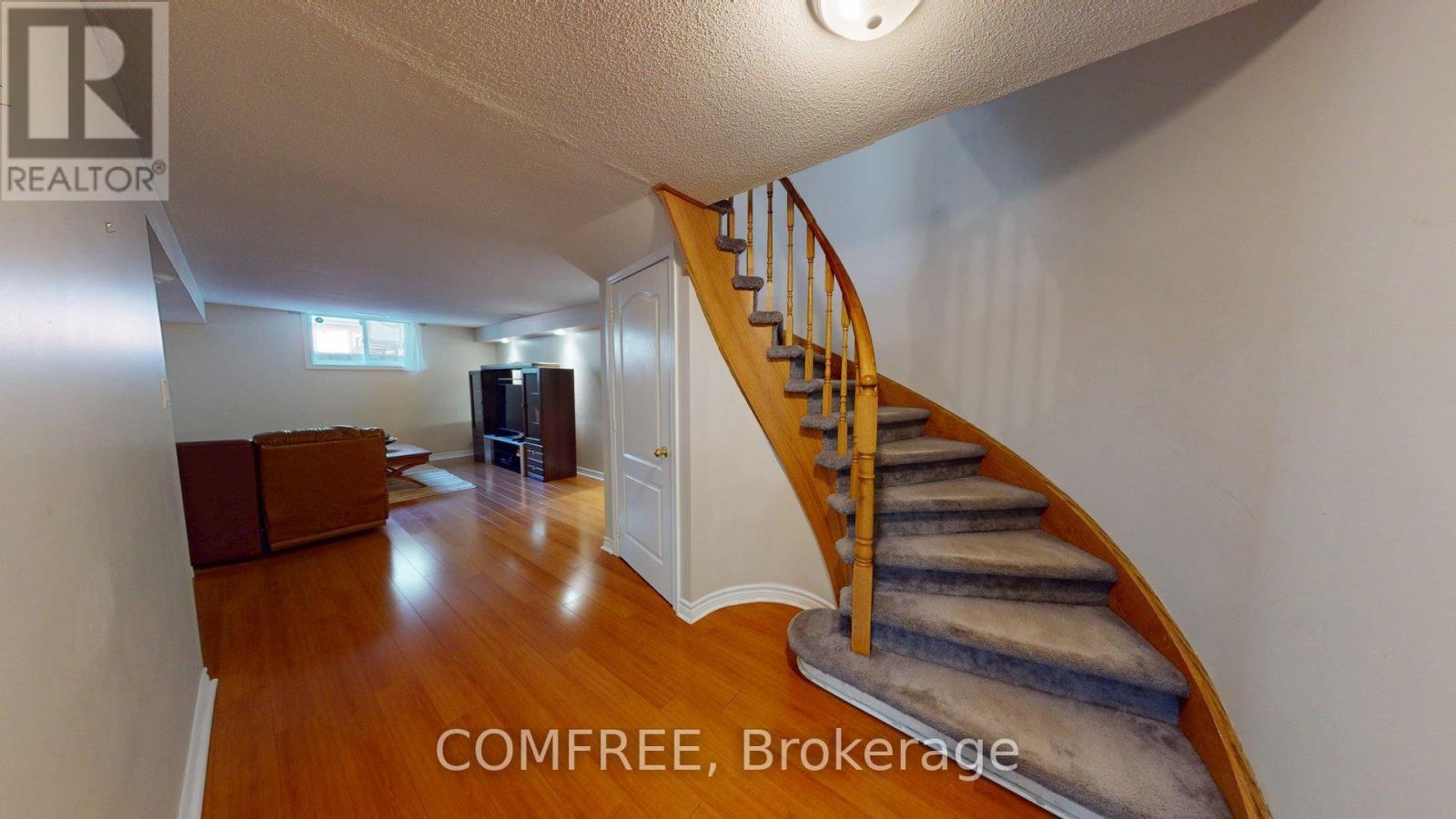 Photo 40 of 27 Markwood Crescent, Whitby ON