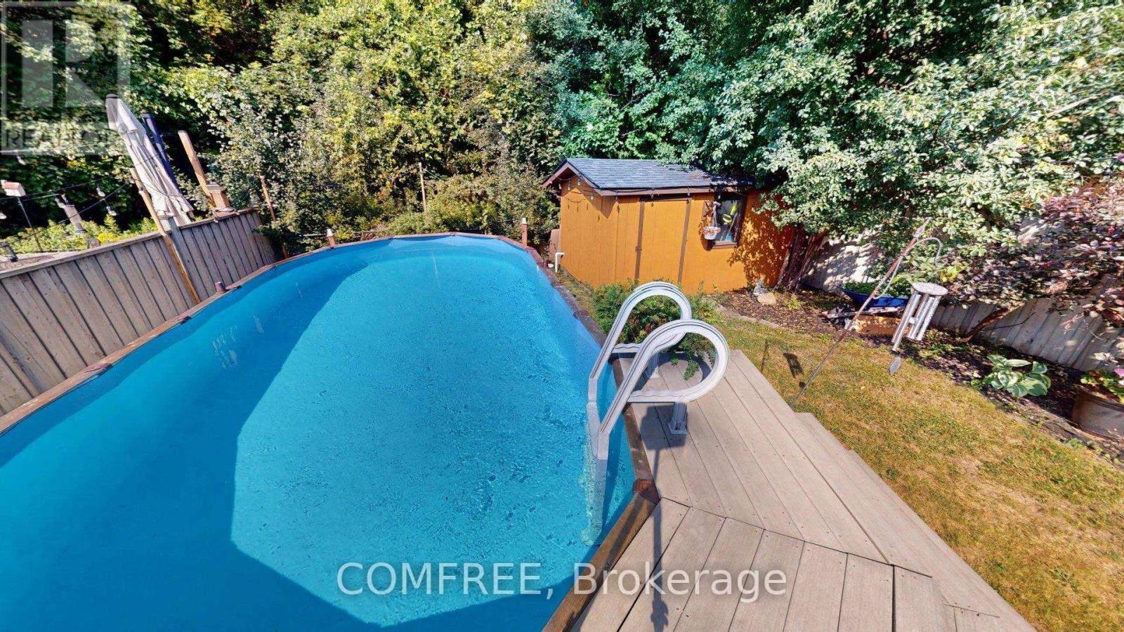 Photo 19 of 27 Markwood Crescent, Whitby ON
