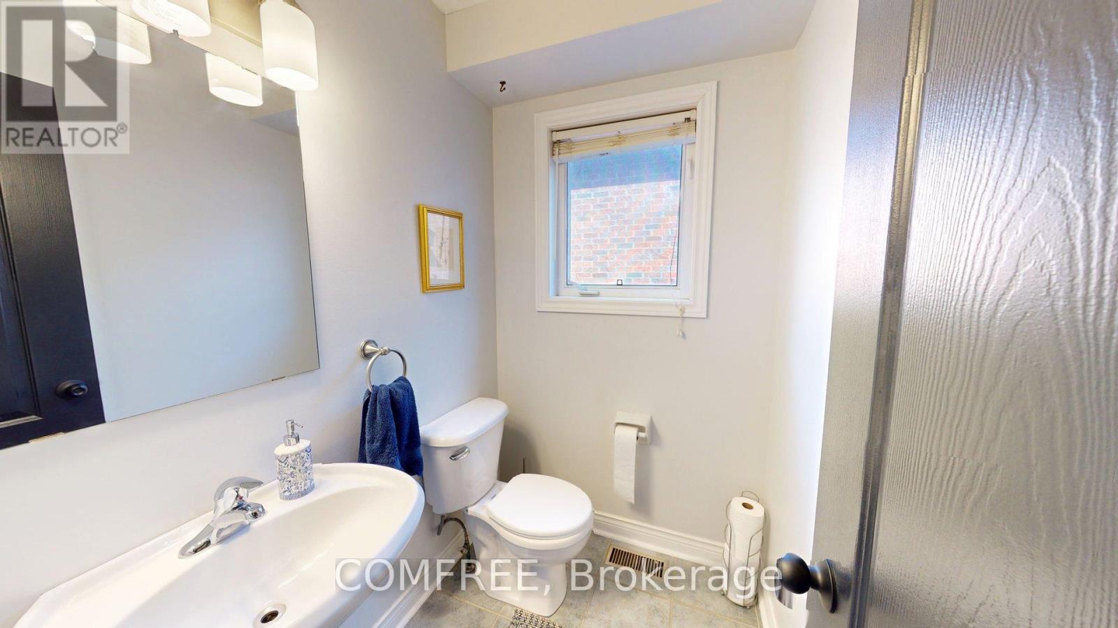 Photo 33 of 27 Markwood Crescent, Whitby ON