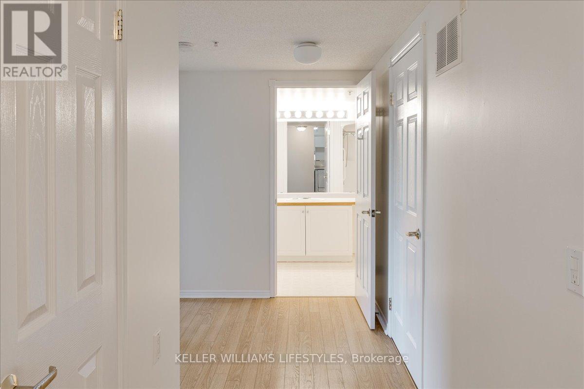 Photo 12 of 410 511 Gainsborough Road, London North ON