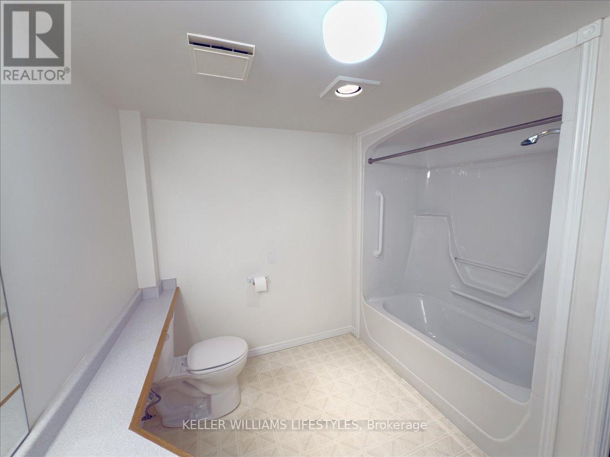 Photo 15 of 410 511 Gainsborough Road, London North ON