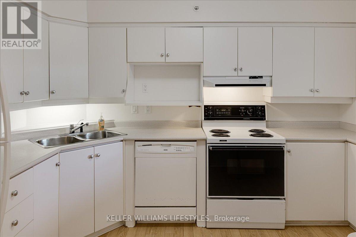 Photo 3 of 410 511 Gainsborough Road, London North ON