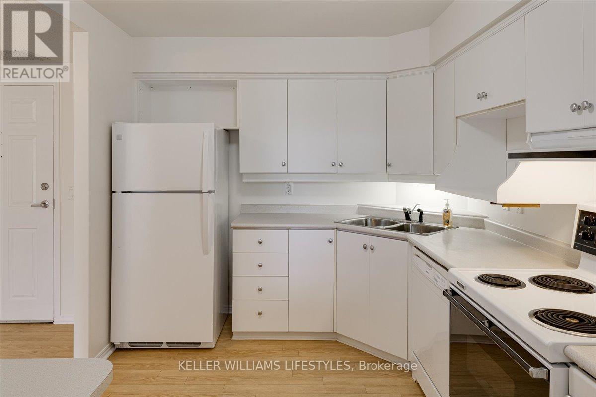 Photo 5 of 410 511 Gainsborough Road, London North ON