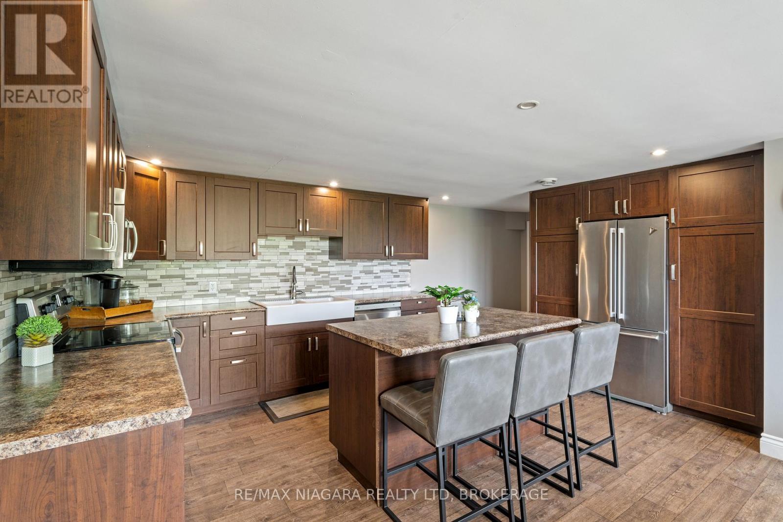 Photo 11 of 2636 Merrittville Highway, Thorold ON