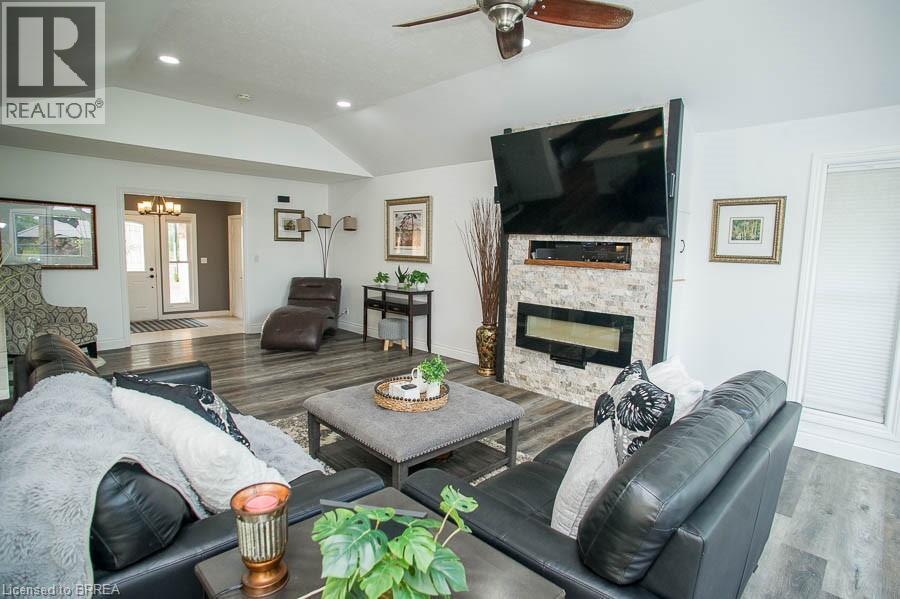 Photo 10 of 1449 Windham Road 12, Simcoe ON