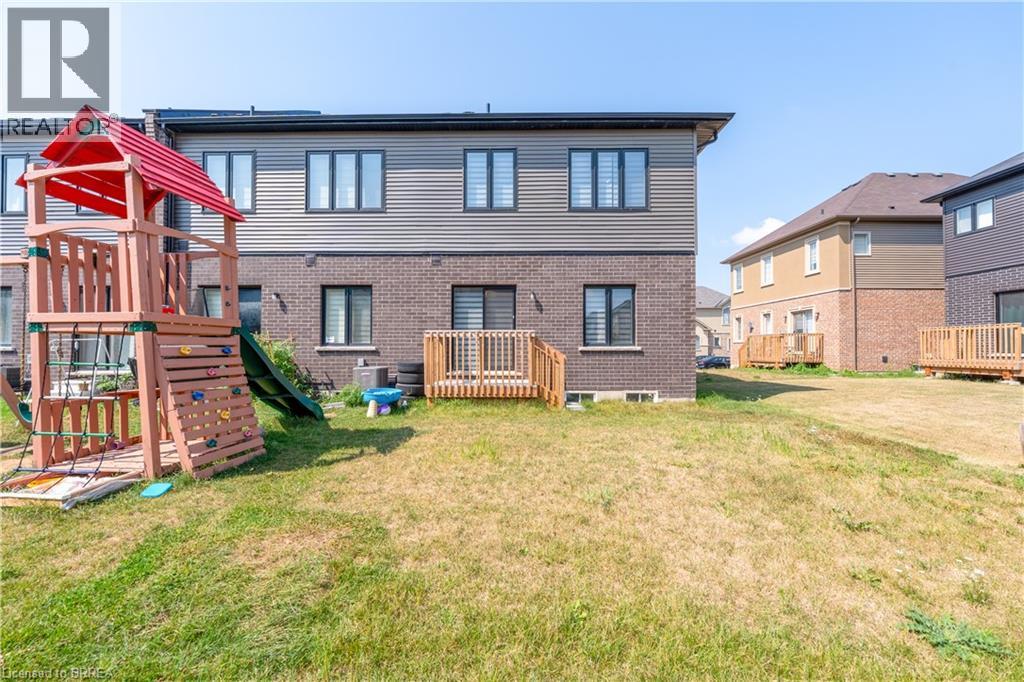Photo 38 of 2 Copeman Avenue, Brantford ON