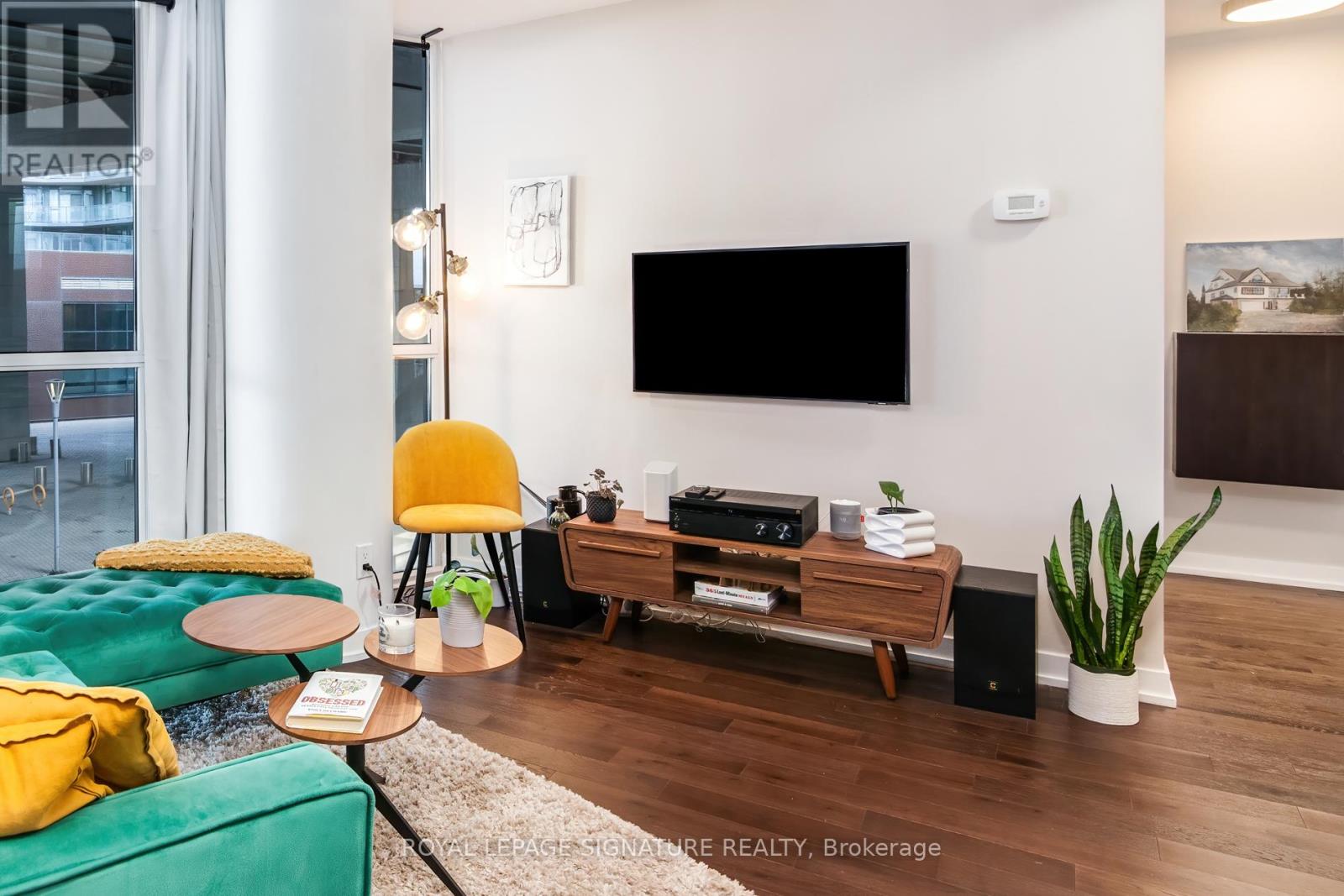 Photo 11 of 212 20 Bruyeres Mews, Toronto ON