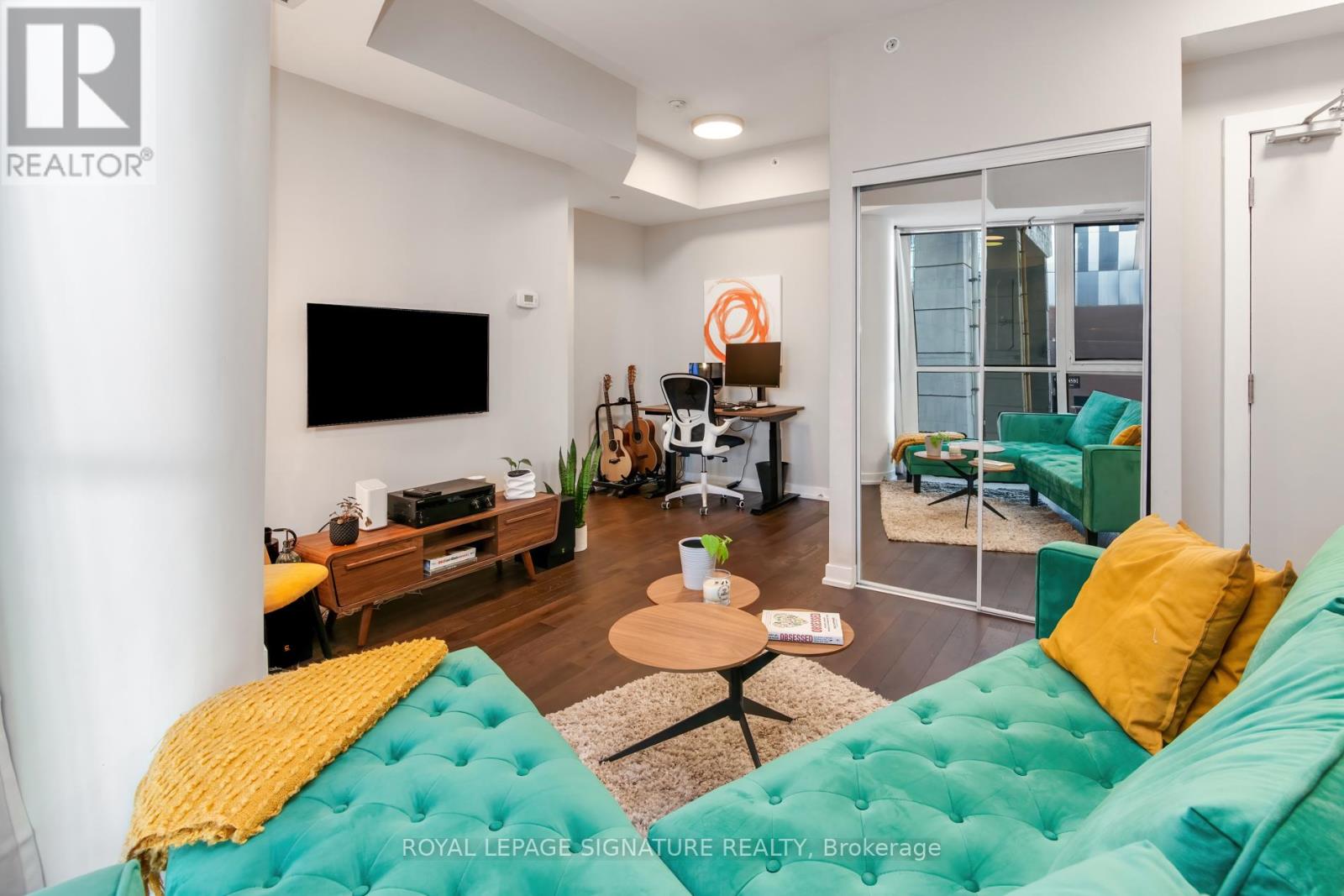 Photo 12 of 212 20 Bruyeres Mews, Toronto ON