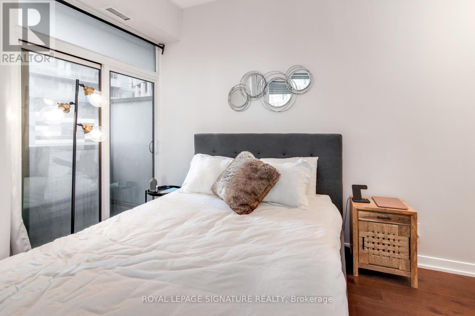 Photo 14 of 212 20 Bruyeres Mews, Toronto ON