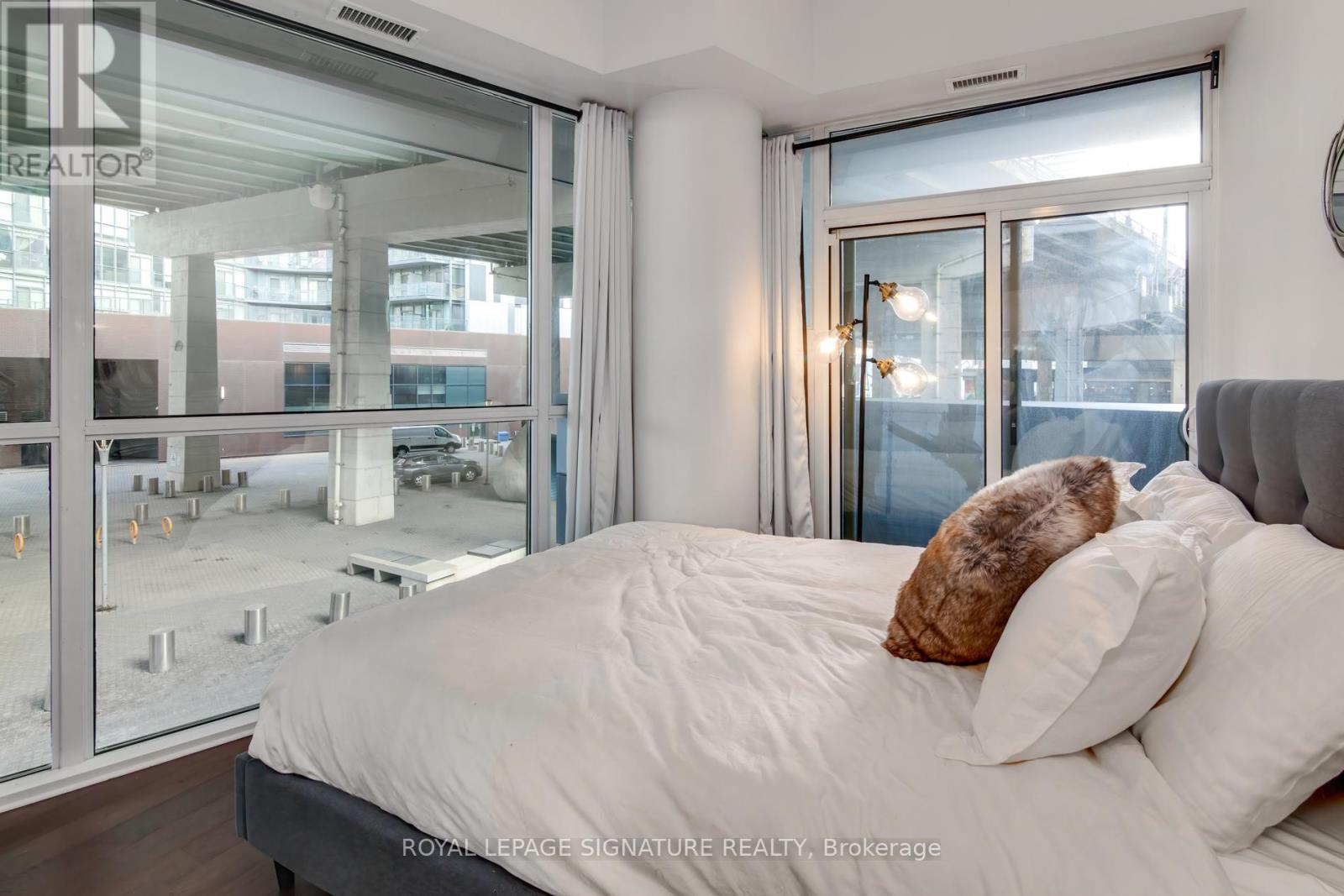 Photo 15 of 212 20 Bruyeres Mews, Toronto ON