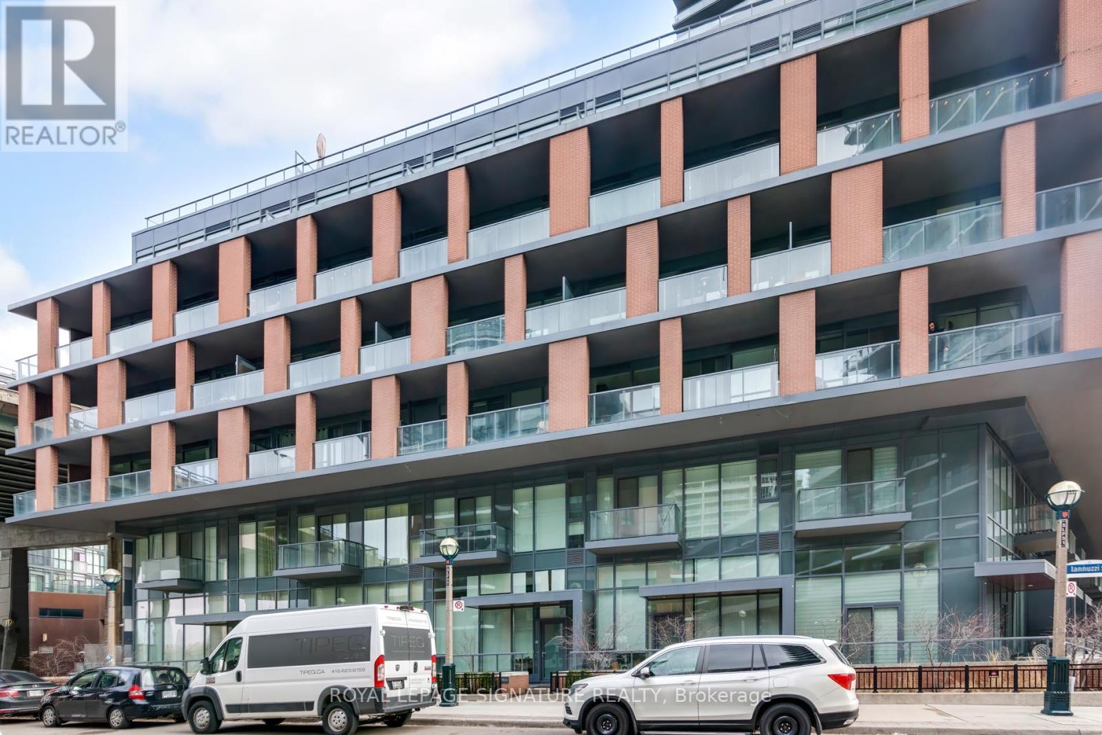 Photo 24 of 212 20 Bruyeres Mews, Toronto ON