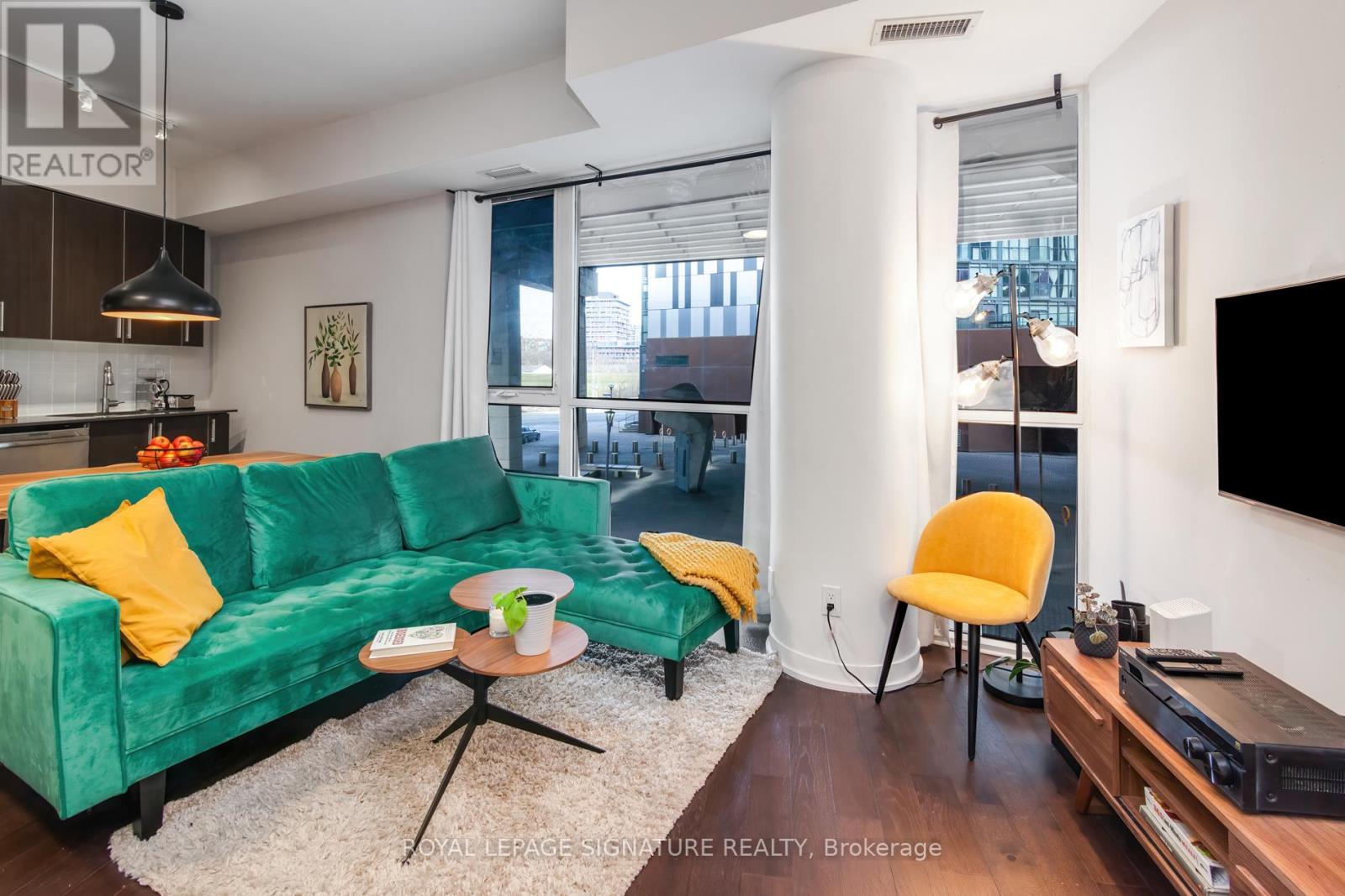 Photo 9 of 212 20 Bruyeres Mews, Toronto ON