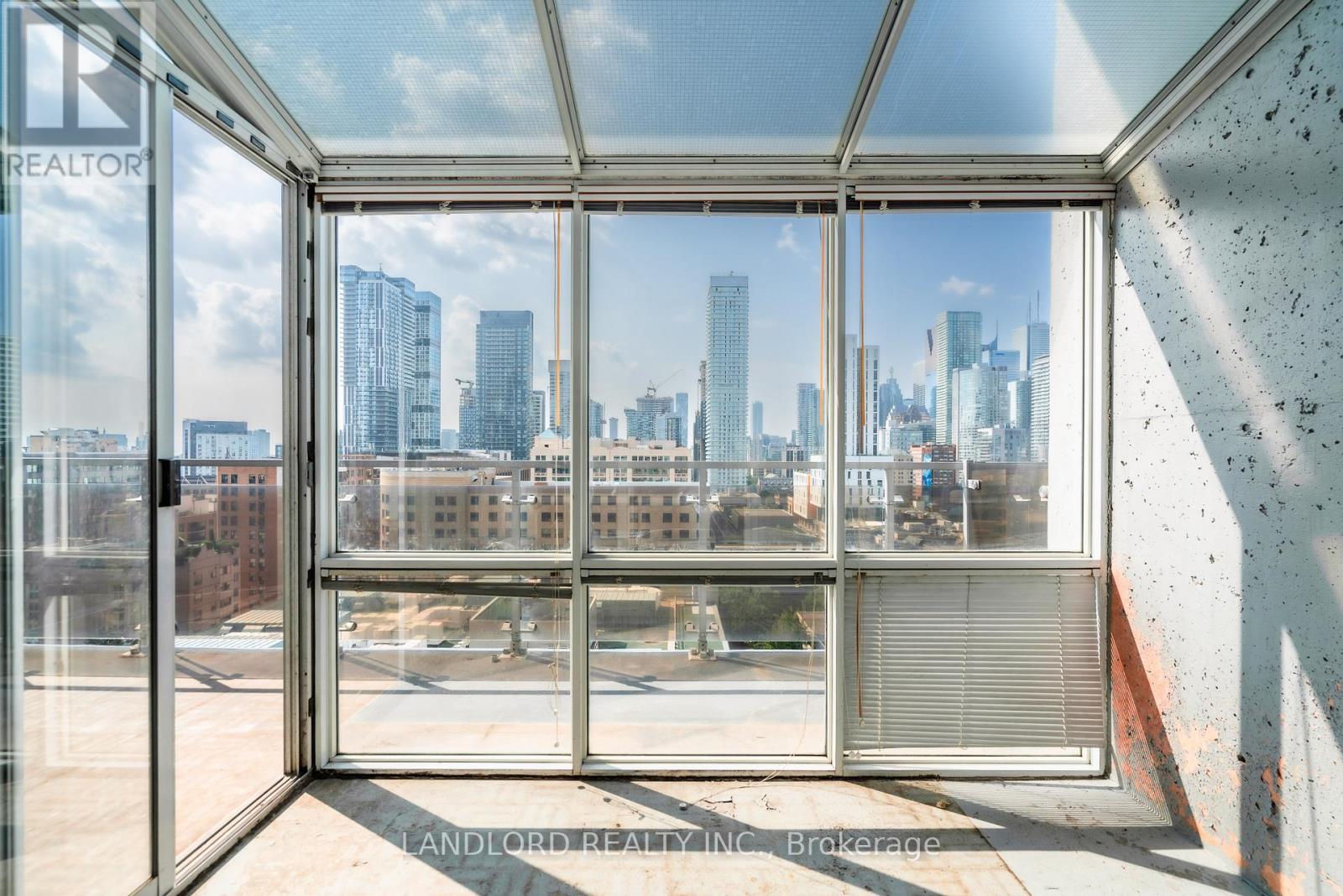 Photo 34 of 14 E 86 Gerrard Street E, Toronto ON