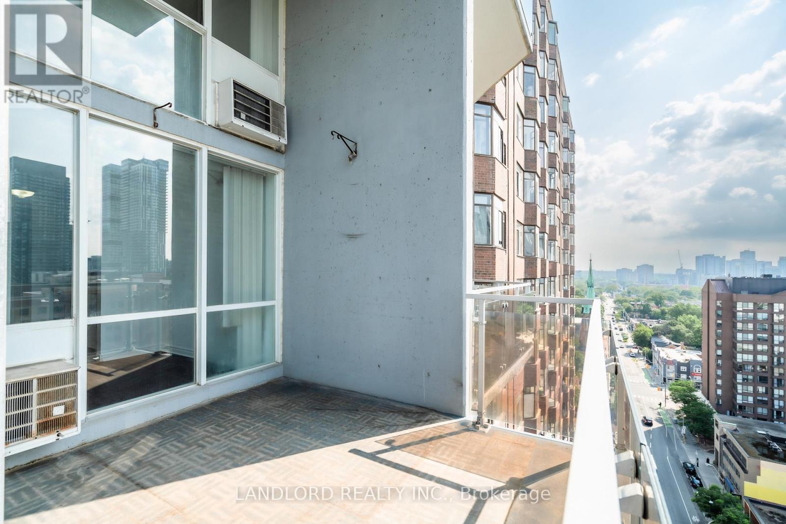 Photo 9 of 14 E 86 Gerrard Street E, Toronto ON
