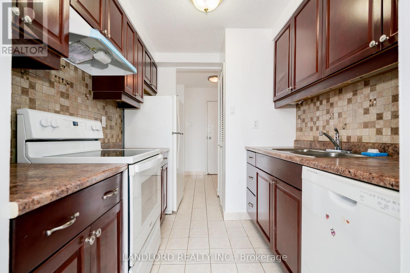 Photo 5 of 14 E 86 Gerrard Street E, Toronto ON