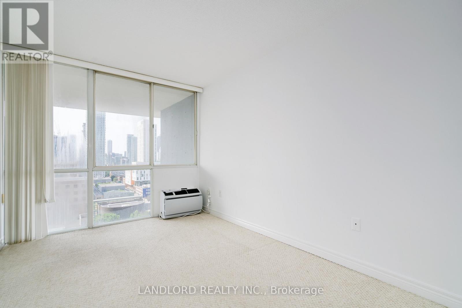 Photo 29 of 14 E 86 Gerrard Street E, Toronto ON