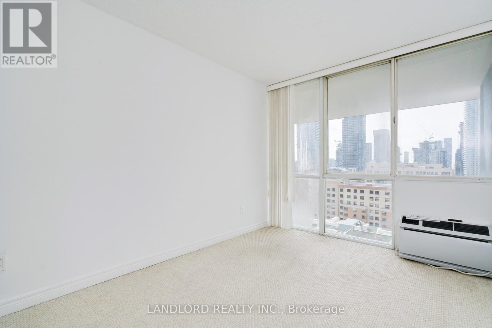 Photo 16 of 14 E 86 Gerrard Street E, Toronto ON