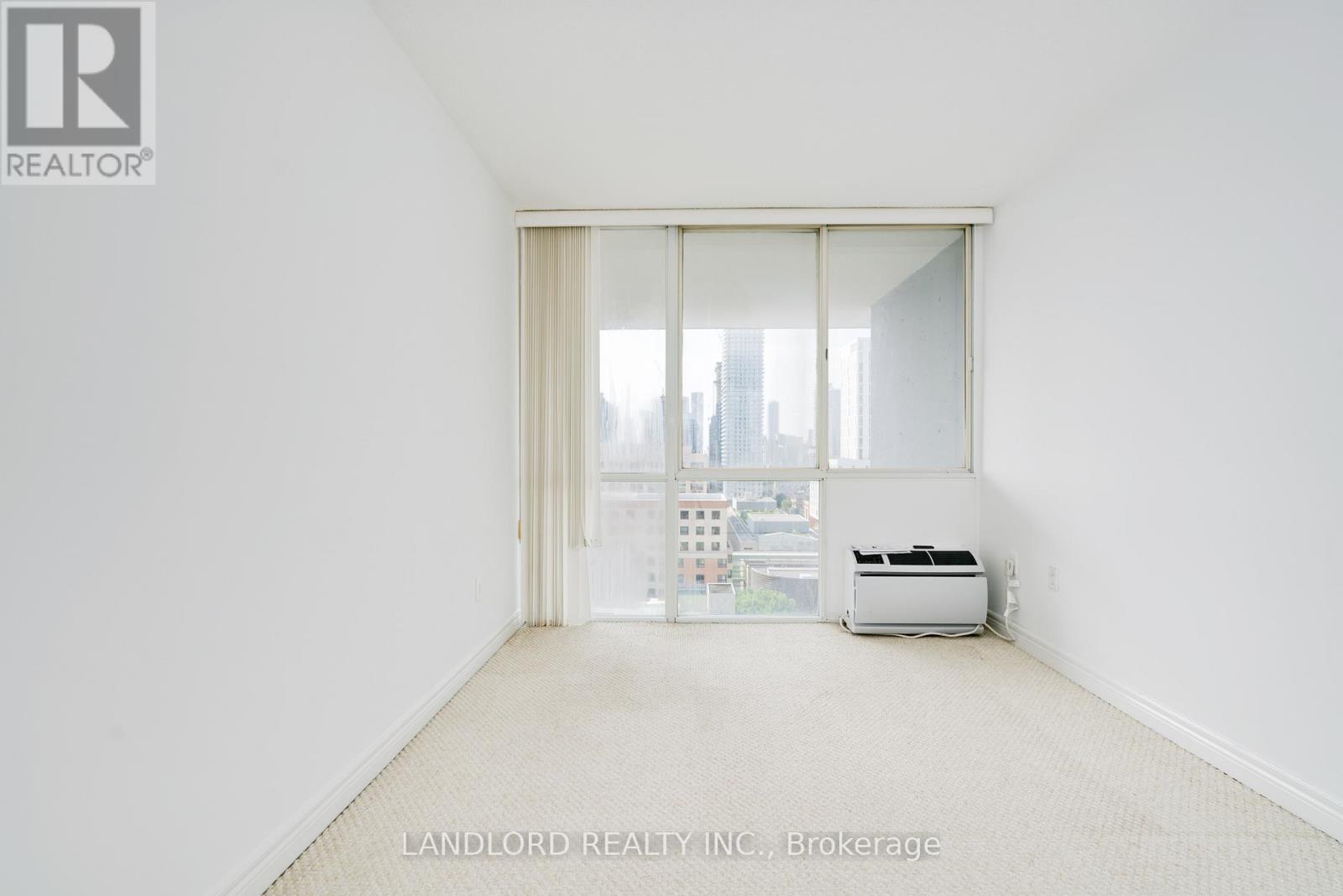 Photo 32 of 14 E 86 Gerrard Street E, Toronto ON