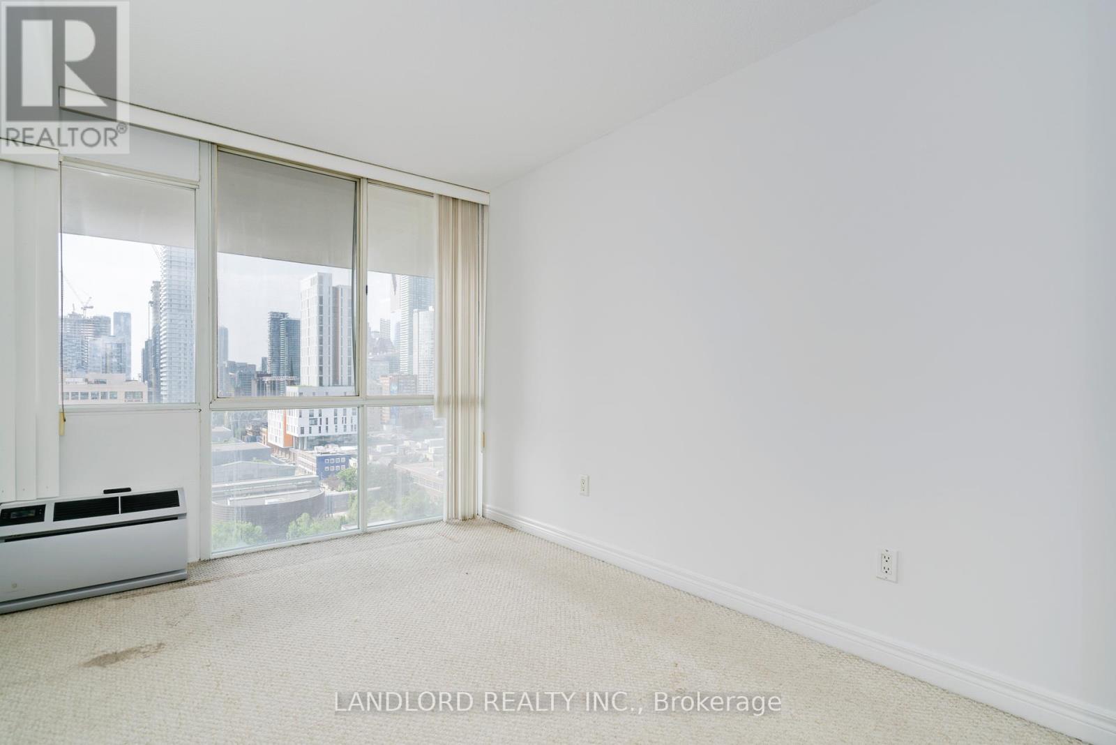 Photo 10 of 14 E 86 Gerrard Street E, Toronto ON