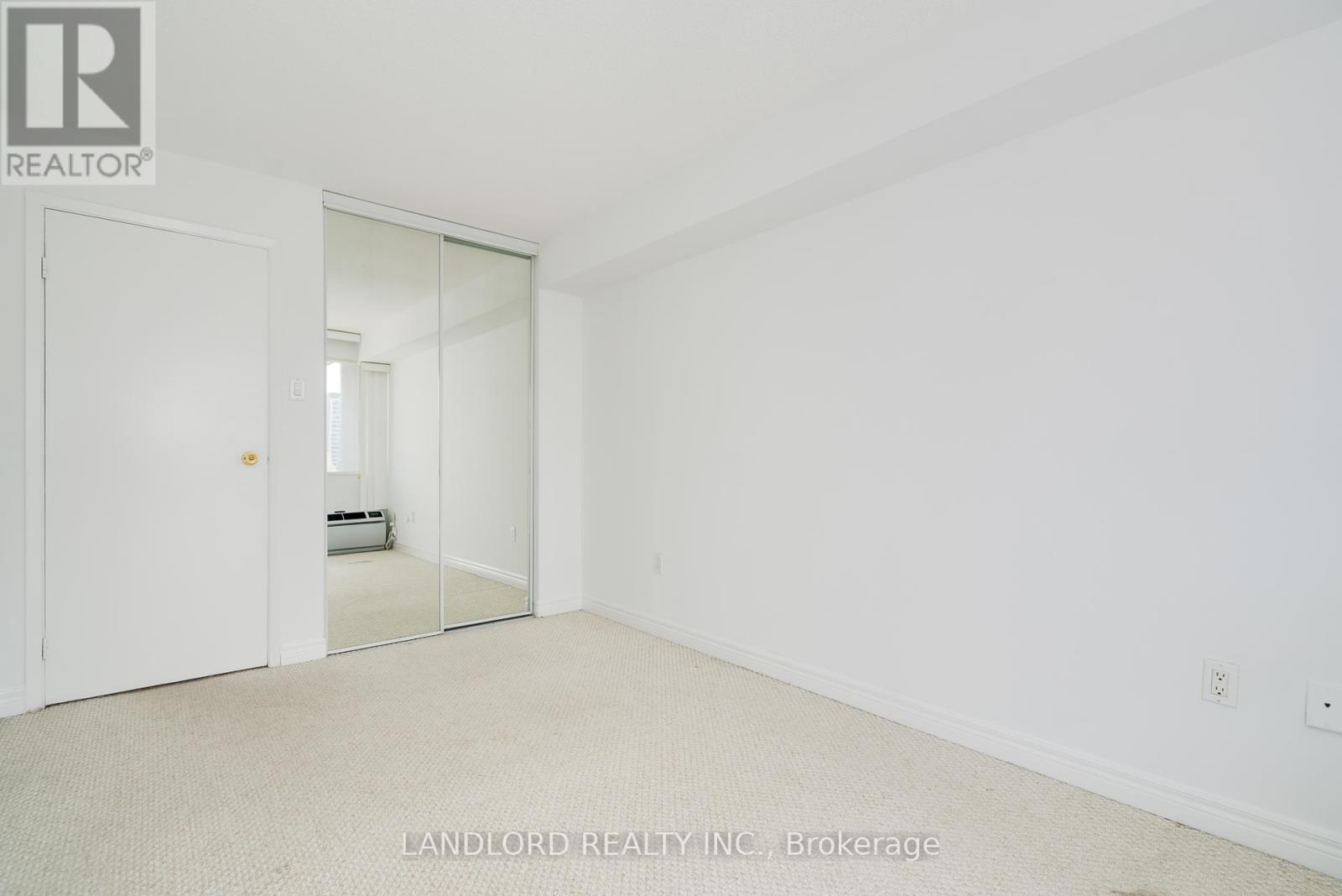 Photo 22 of 14 E 86 Gerrard Street E, Toronto ON