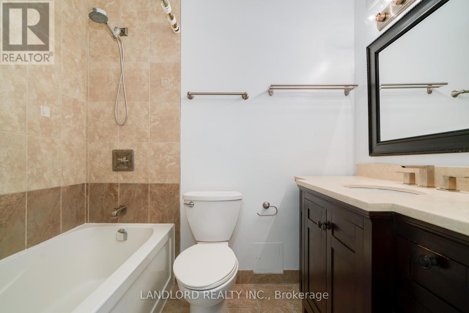 Photo 7 of 14 E 86 Gerrard Street E, Toronto ON