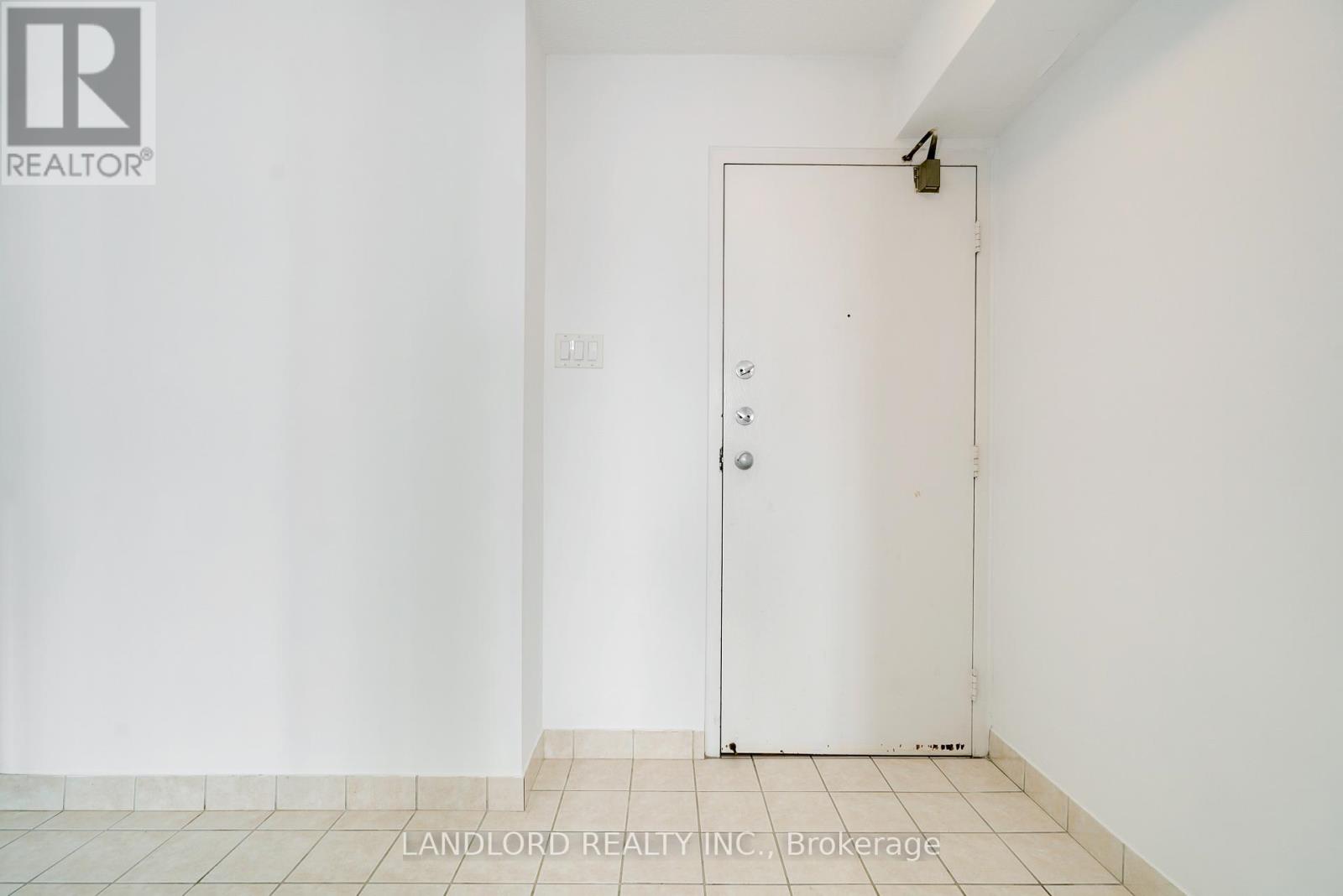 Photo 18 of 14 E 86 Gerrard Street E, Toronto ON