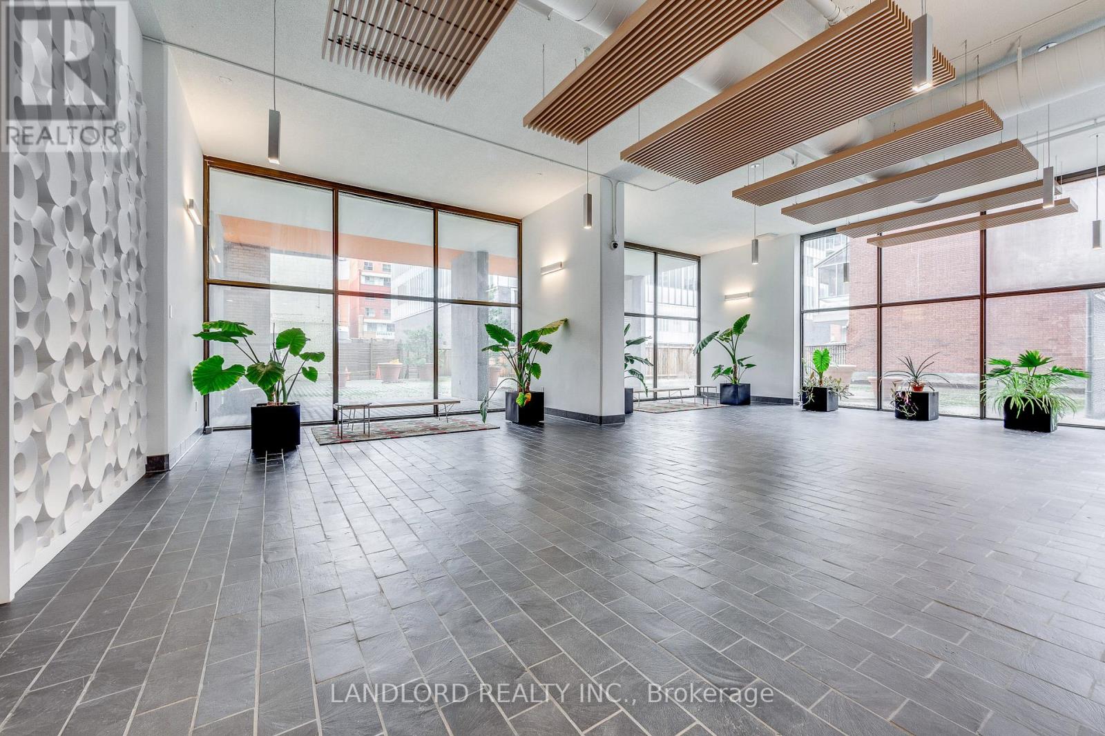 Photo 17 of 14 E 86 Gerrard Street E, Toronto ON