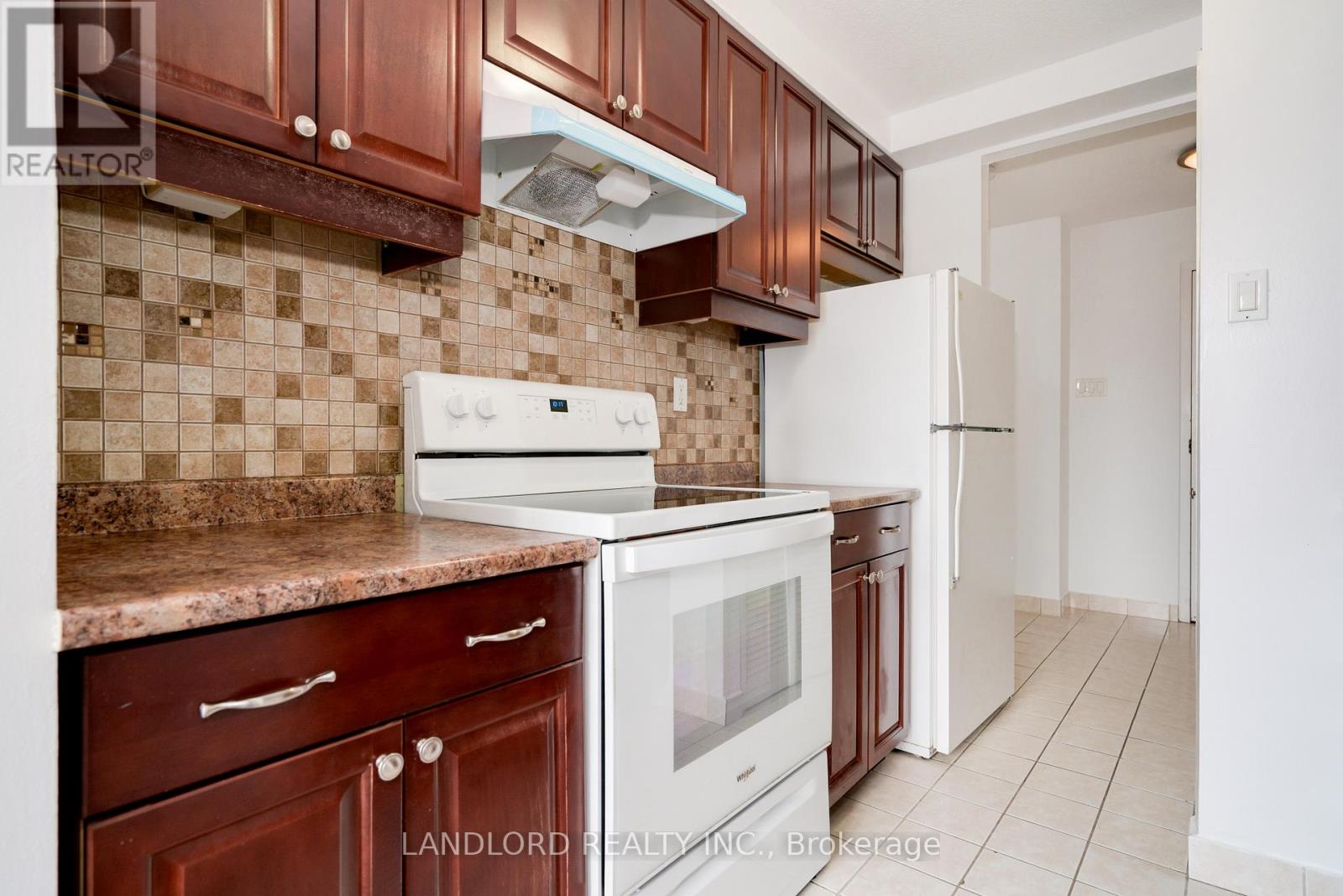 Photo 25 of 14 E 86 Gerrard Street E, Toronto ON