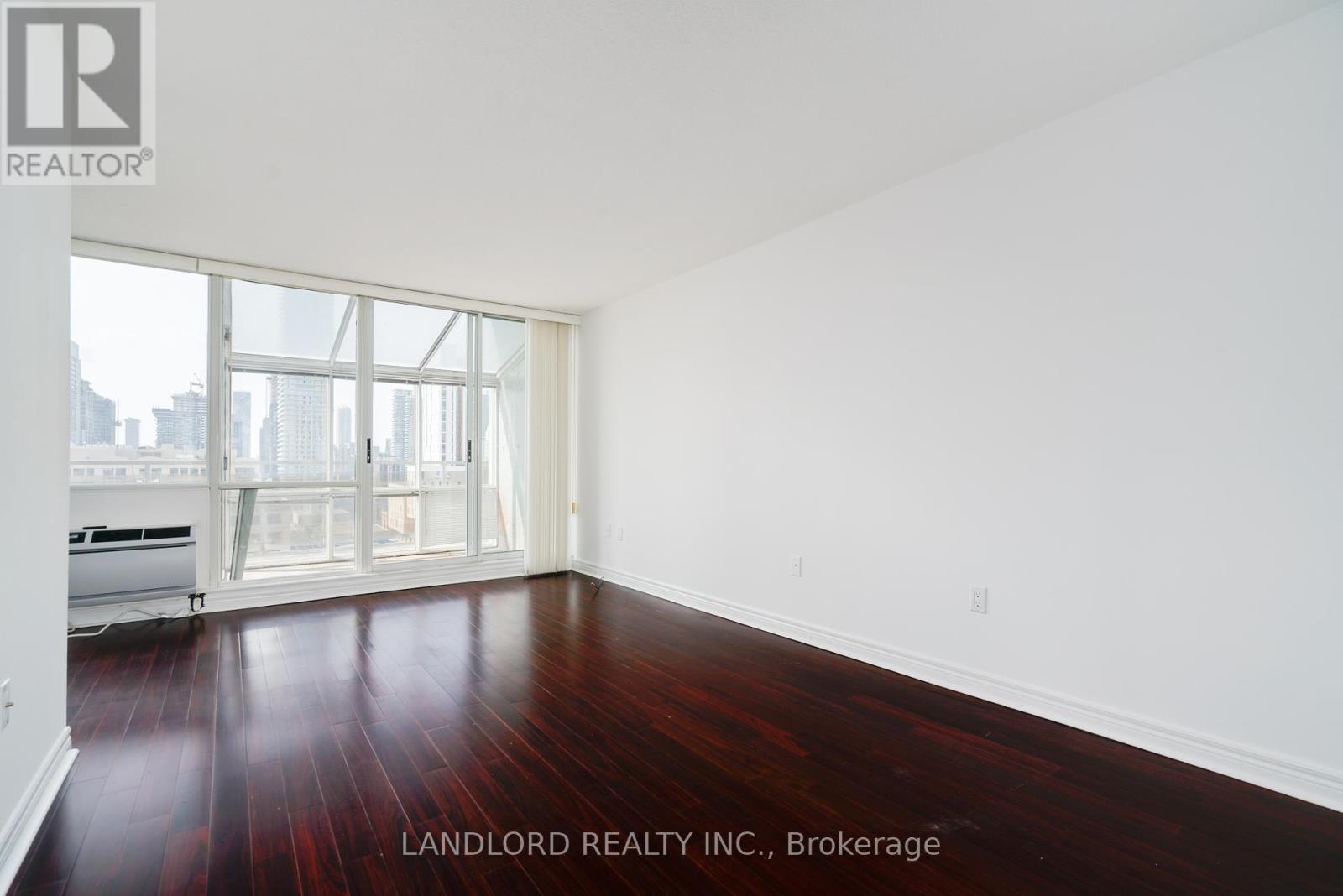 Photo 31 of 14 E 86 Gerrard Street E, Toronto ON