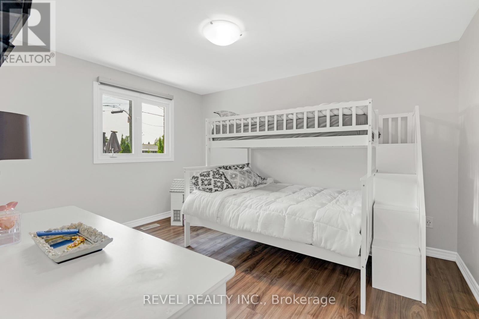 Photo 8 of 294 Henderson Street, Caledon ON