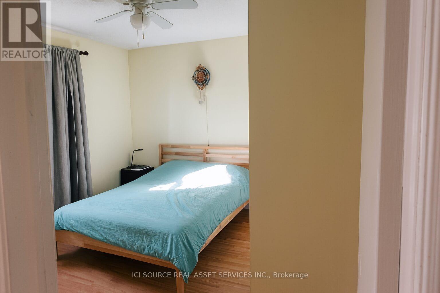 Photo 4 of 7 21 Evergreen Court, Barrie ON