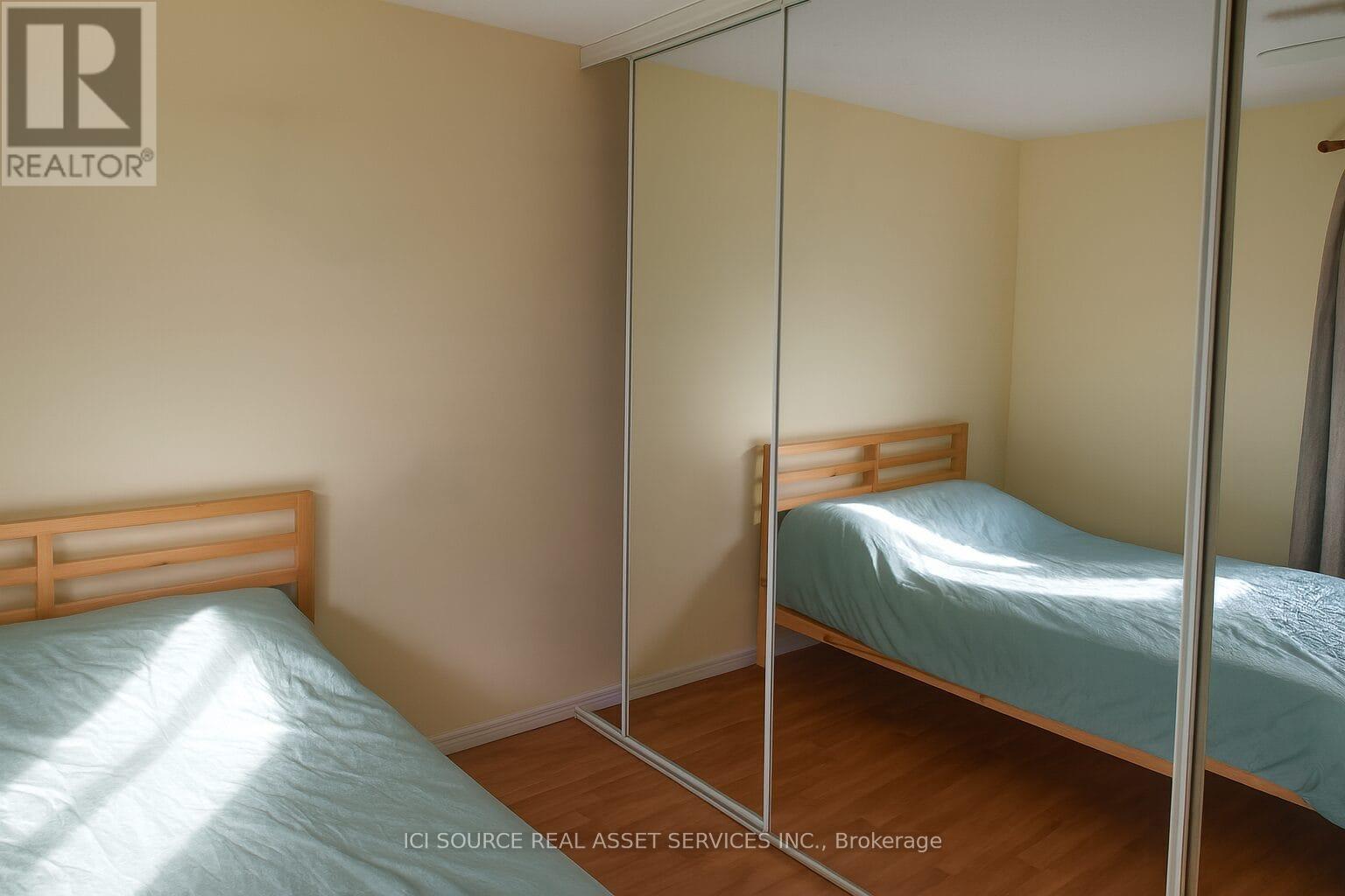 Photo 5 of 7 21 Evergreen Court, Barrie ON
