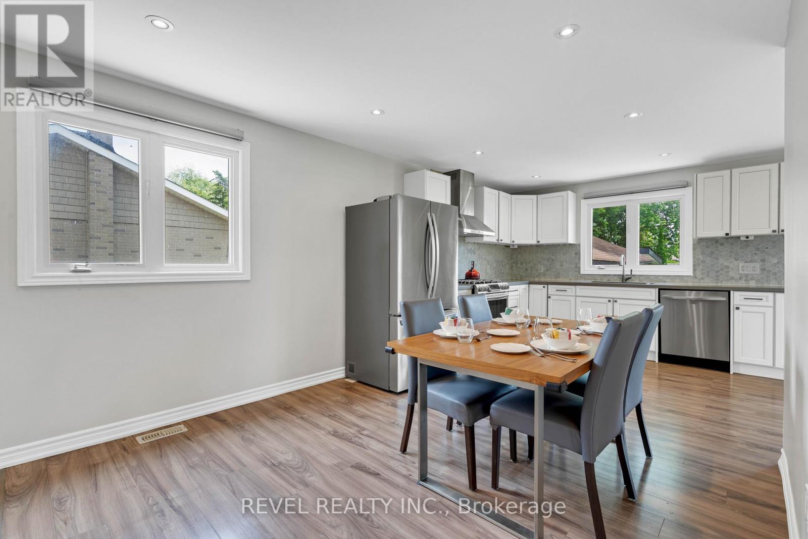 Photo 2 of 294 Henderson Street, Caledon ON