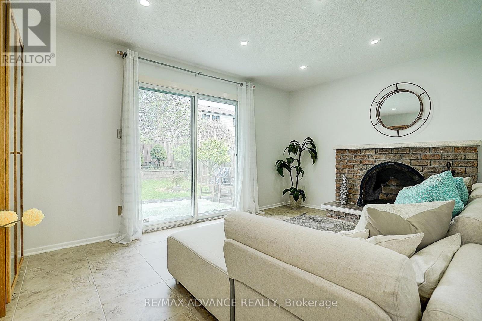 Photo 17 of 86 Placentia Boulevard, Toronto ON
