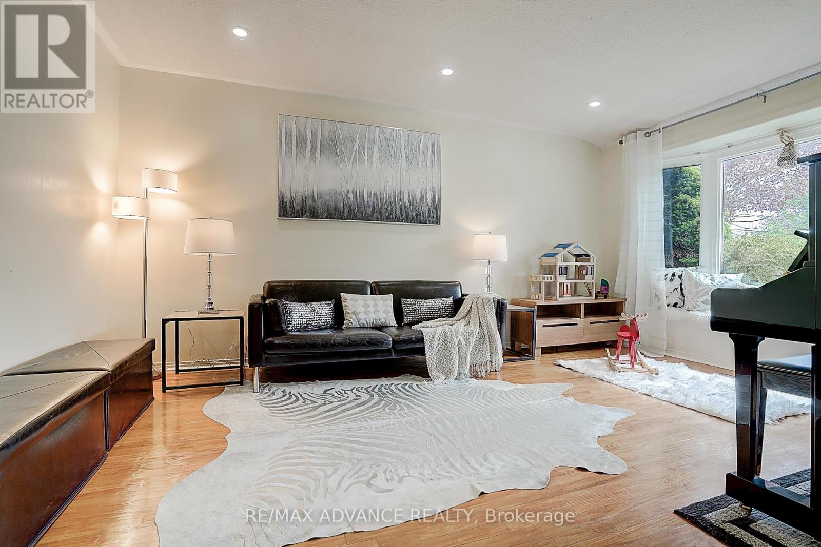 Photo 4 of 86 Placentia Boulevard, Toronto ON