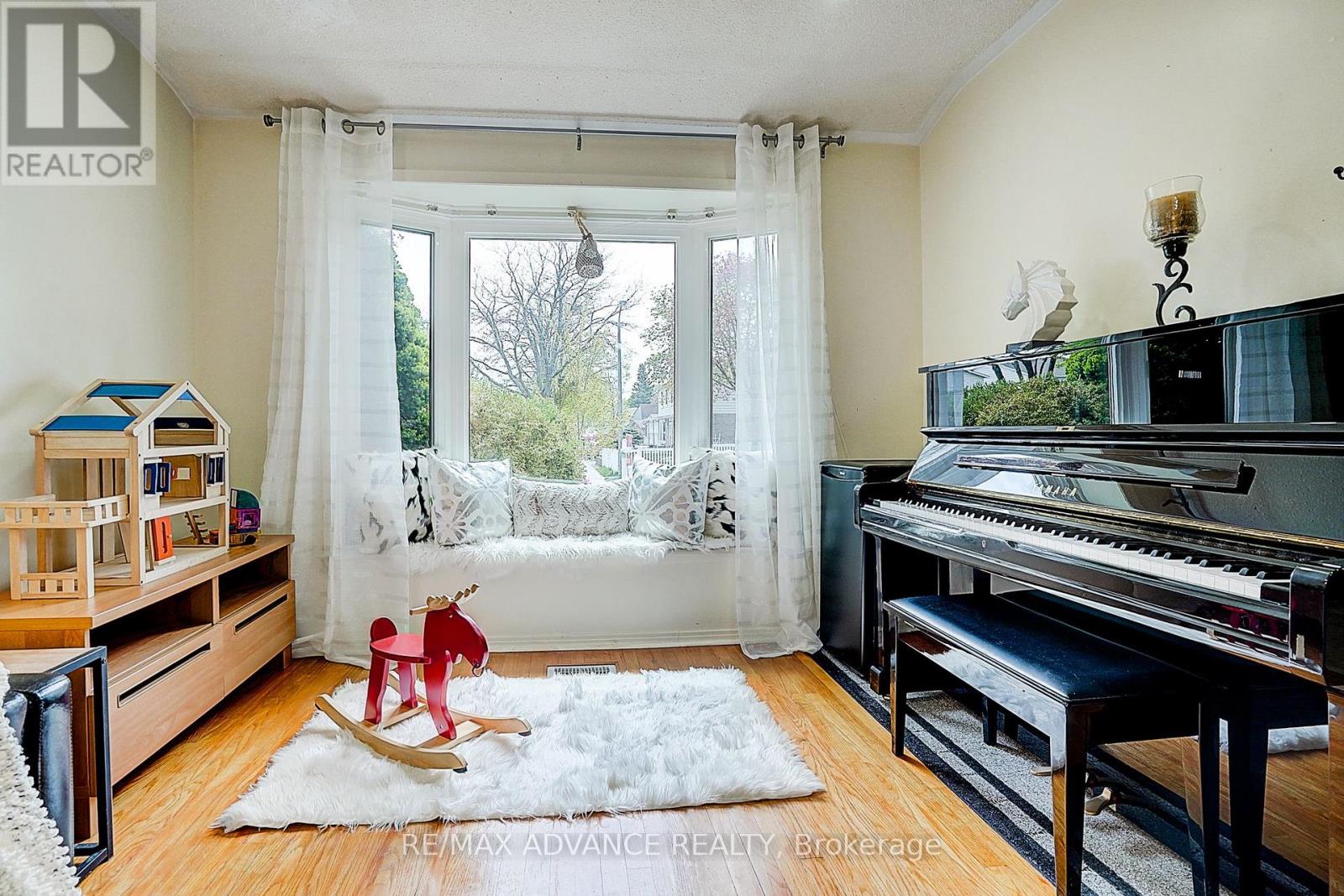 Photo 6 of 86 Placentia Boulevard, Toronto ON