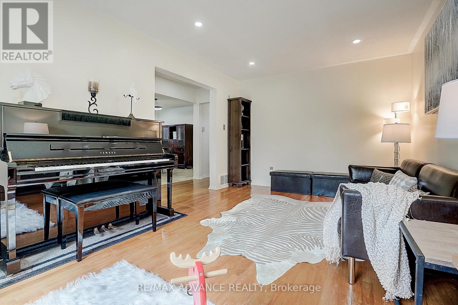 Photo 7 of 86 Placentia Boulevard, Toronto ON