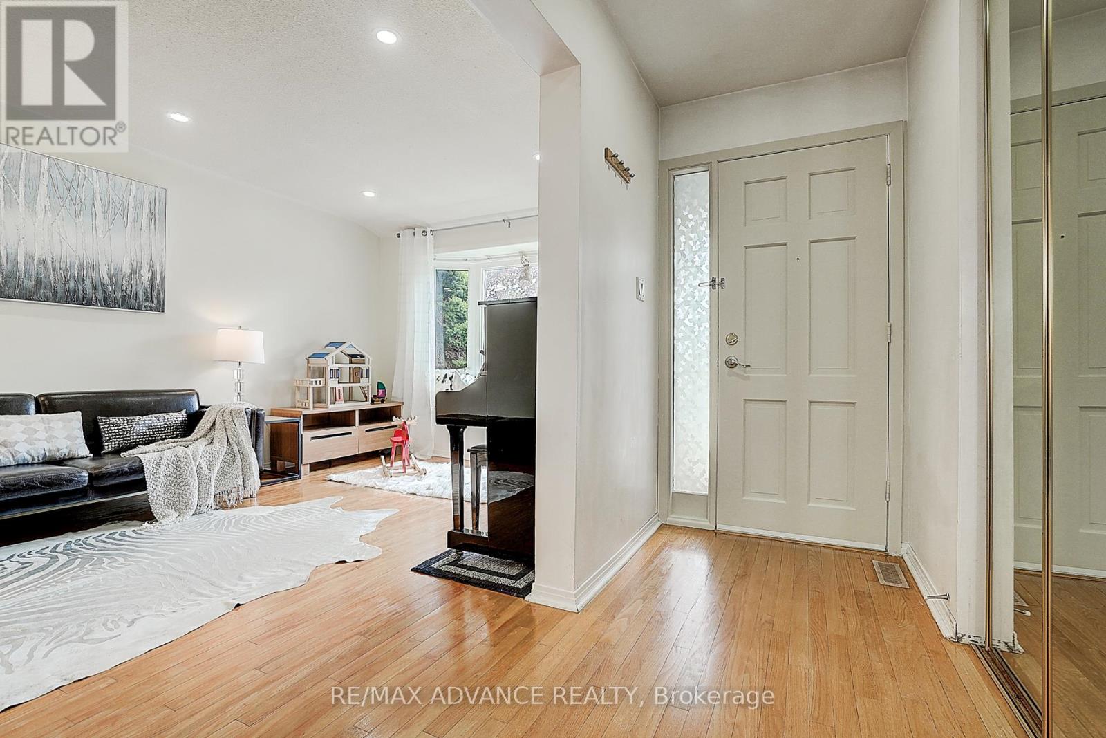 Photo 9 of 86 Placentia Boulevard, Toronto ON