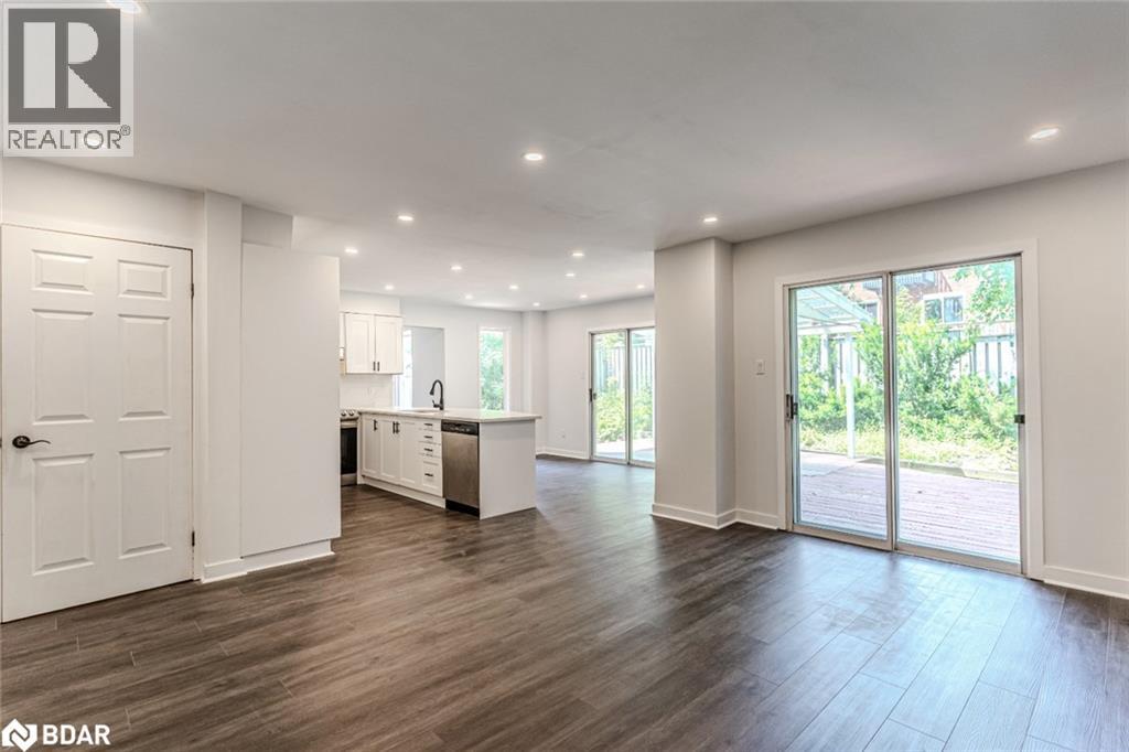 Photo 4 of 21 Autumn Lane, Barrie ON