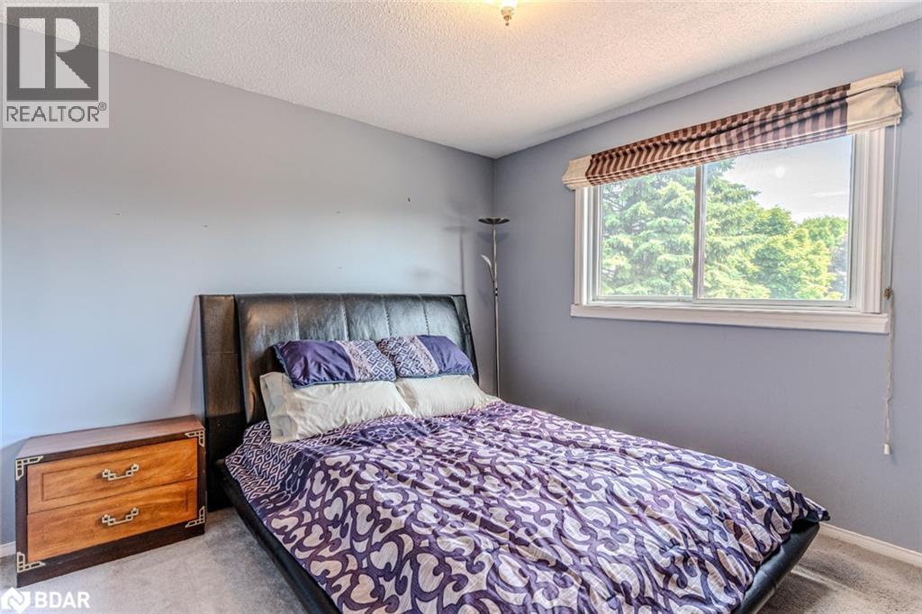 Photo 8 of 21 Autumn Lane, Barrie ON