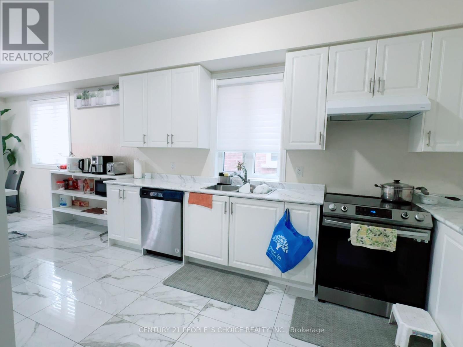 Photo 3 of Upper 118 Blackwell Crescent, Bradford West Gwillimbury ON