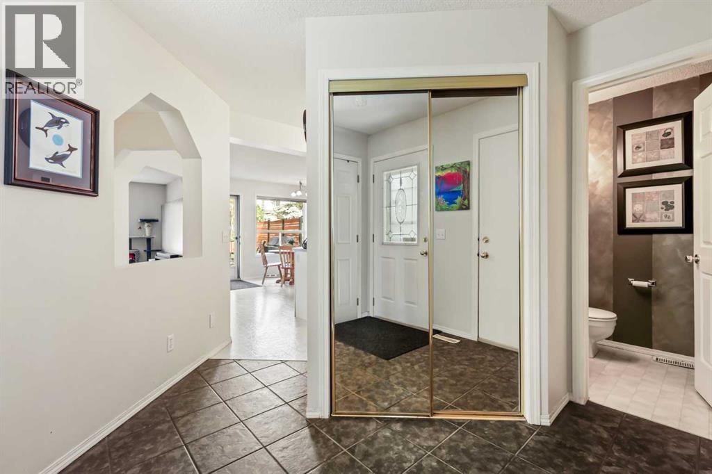 Photo 3 of 1732 Douglas Glen Grove Se, Calgary AB
