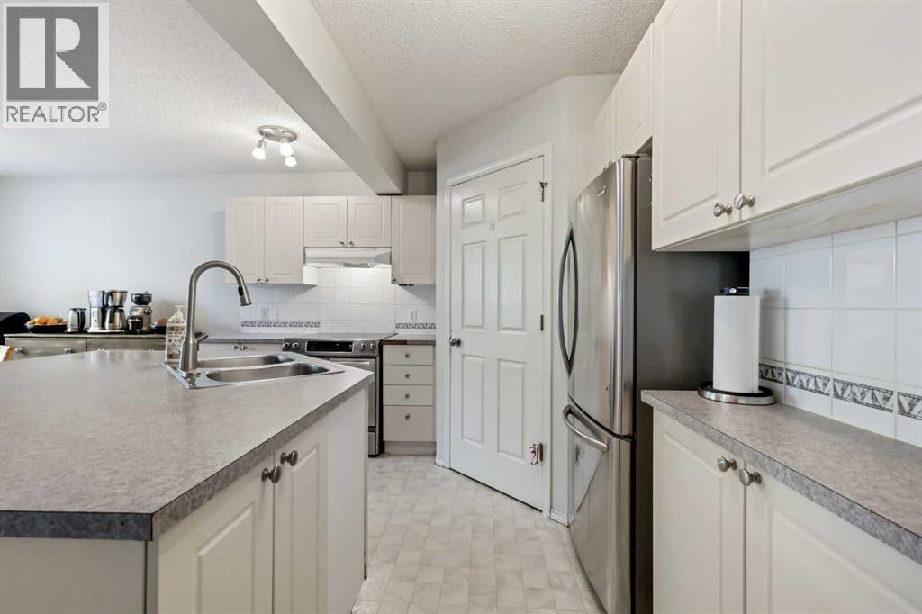 Photo 10 of 1732 Douglas Glen Grove Se, Calgary AB